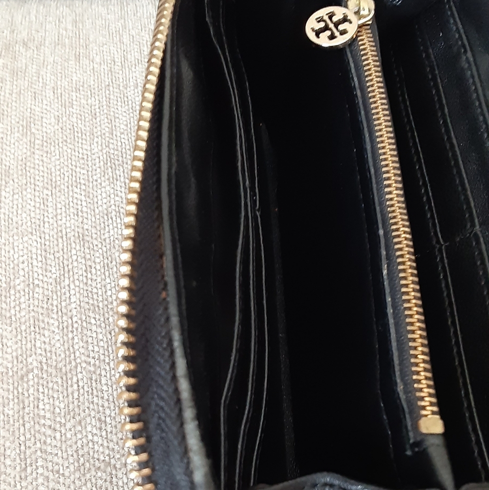 Tory Burch Black Wallet with Gold Logo - Picture 3 of 12